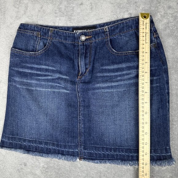 Express Brand distressed Denim Jean Skirt Size 5/6 Frayed Edges‎ hem - Picture 2 of 4